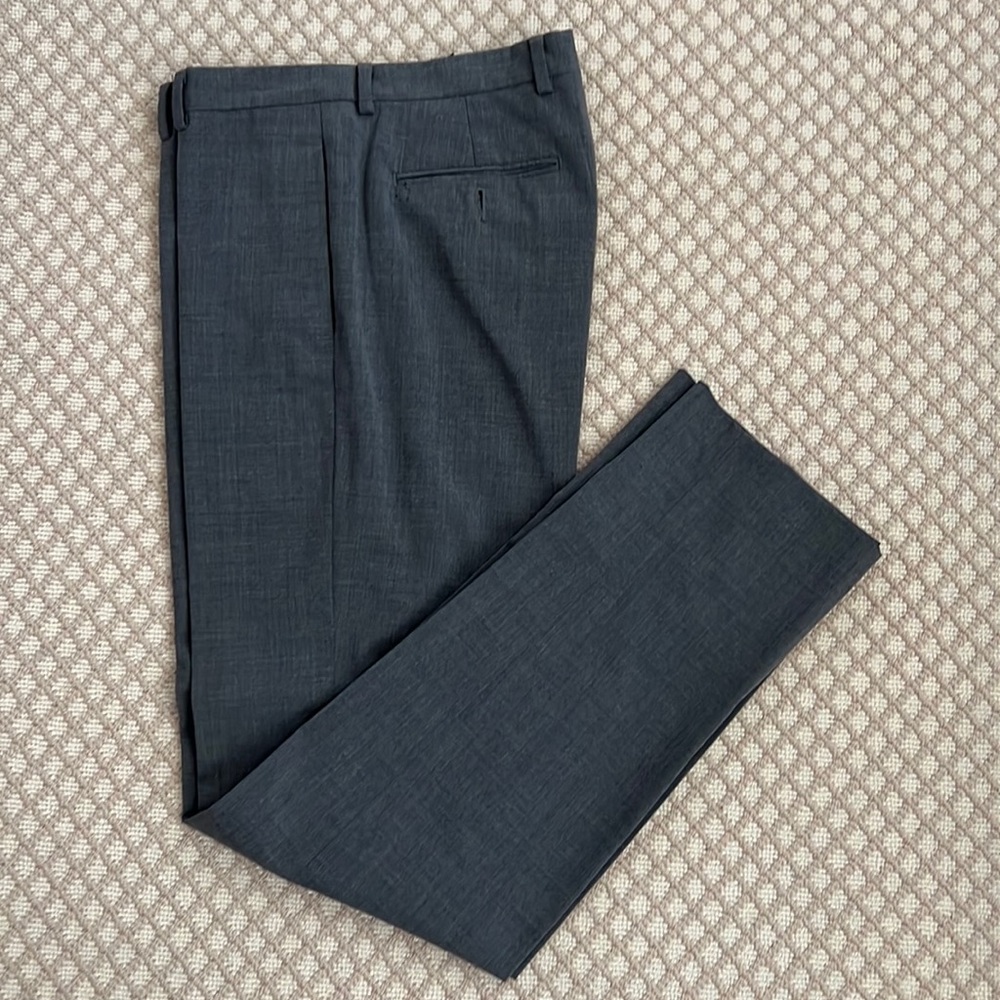 Club Monaco trouser size 32 waist and 43.5 length.